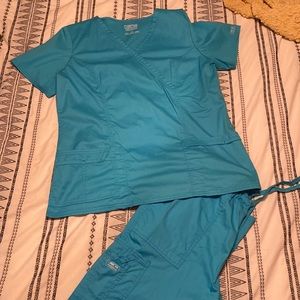 Women’s 2pc scrub set